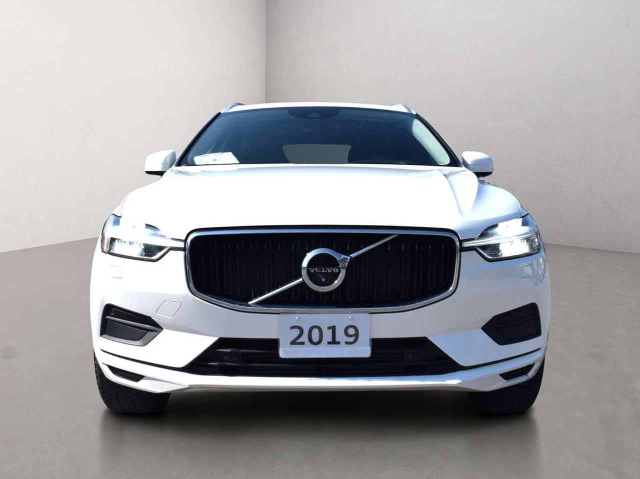 2019 Volvo XC60 Momentum AWD Navi Panoramic Sunroof Photo5