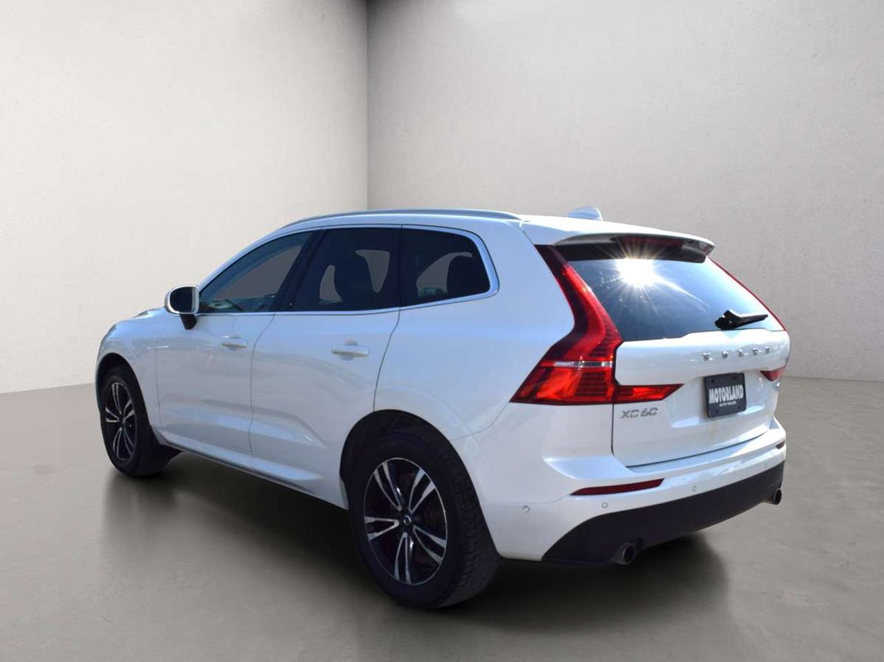 2019 Volvo XC60 Momentum AWD Navi Panoramic Sunroof Photo