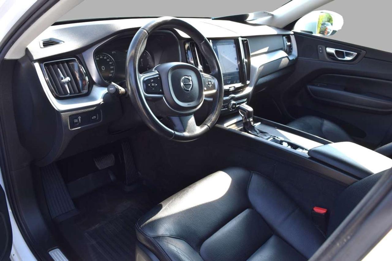 2019 Volvo XC60 Momentum AWD Navi Panoramic Sunroof Photo