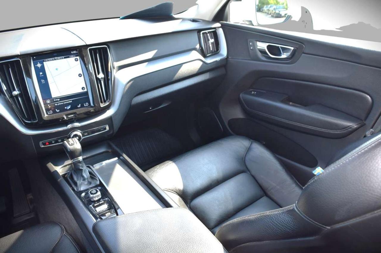 2019 Volvo XC60 Momentum AWD Navi Panoramic Sunroof Photo