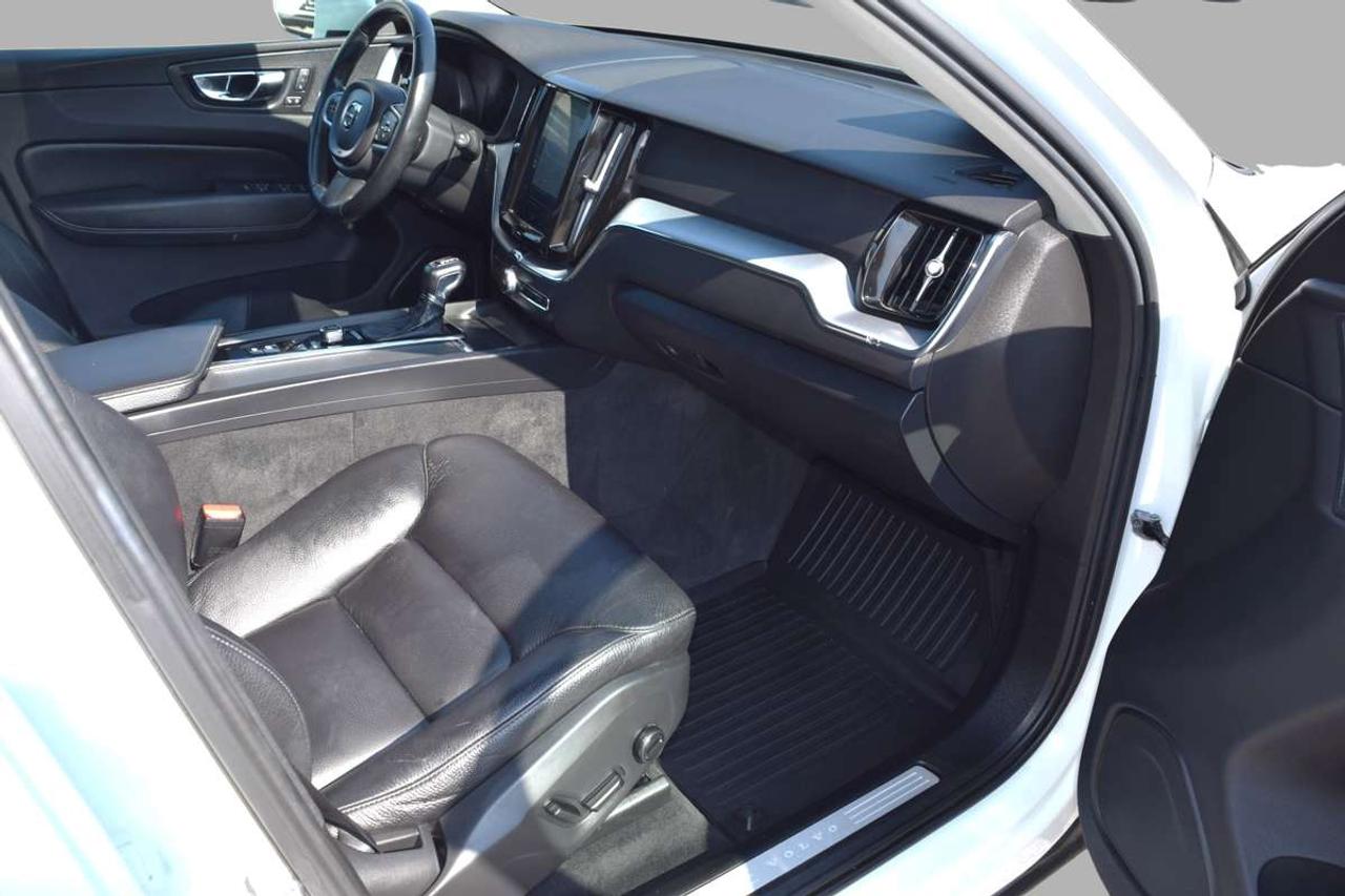 2019 Volvo XC60 Momentum AWD Navi Panoramic Sunroof Photo