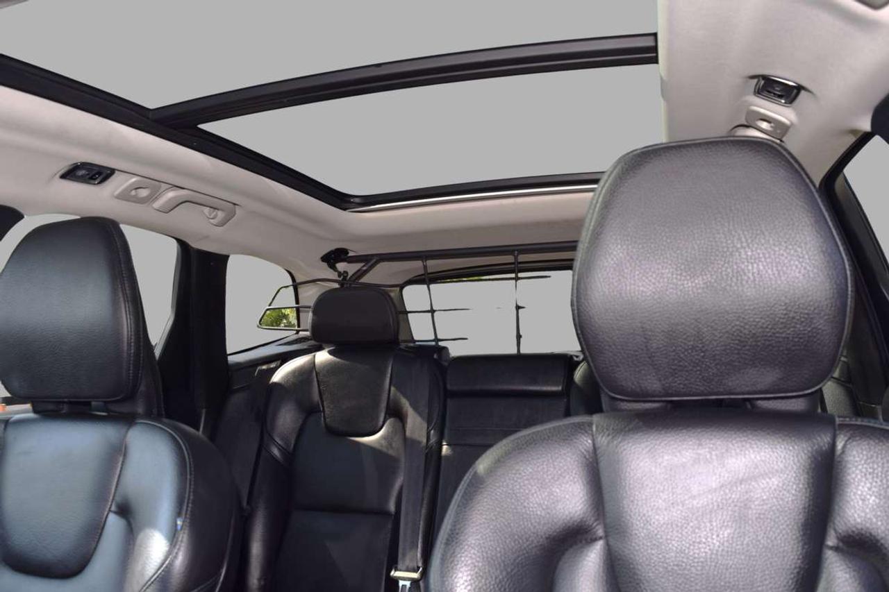 2019 Volvo XC60 Momentum AWD Navi Panoramic Sunroof Photo