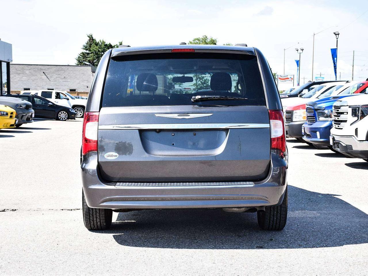2016 Chrysler Town & Country Touring ~Nav ~Heated Leather ~Sunroof ~Alloys ~Cam Photo