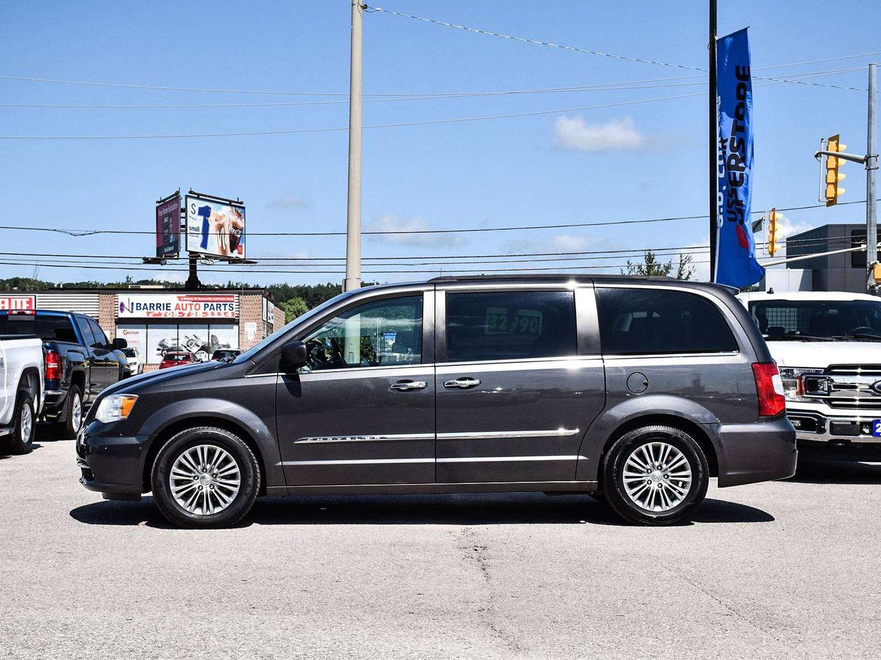2016 Chrysler Town & Country Touring ~Nav ~Heated Leather ~Sunroof ~Alloys ~Cam Photo