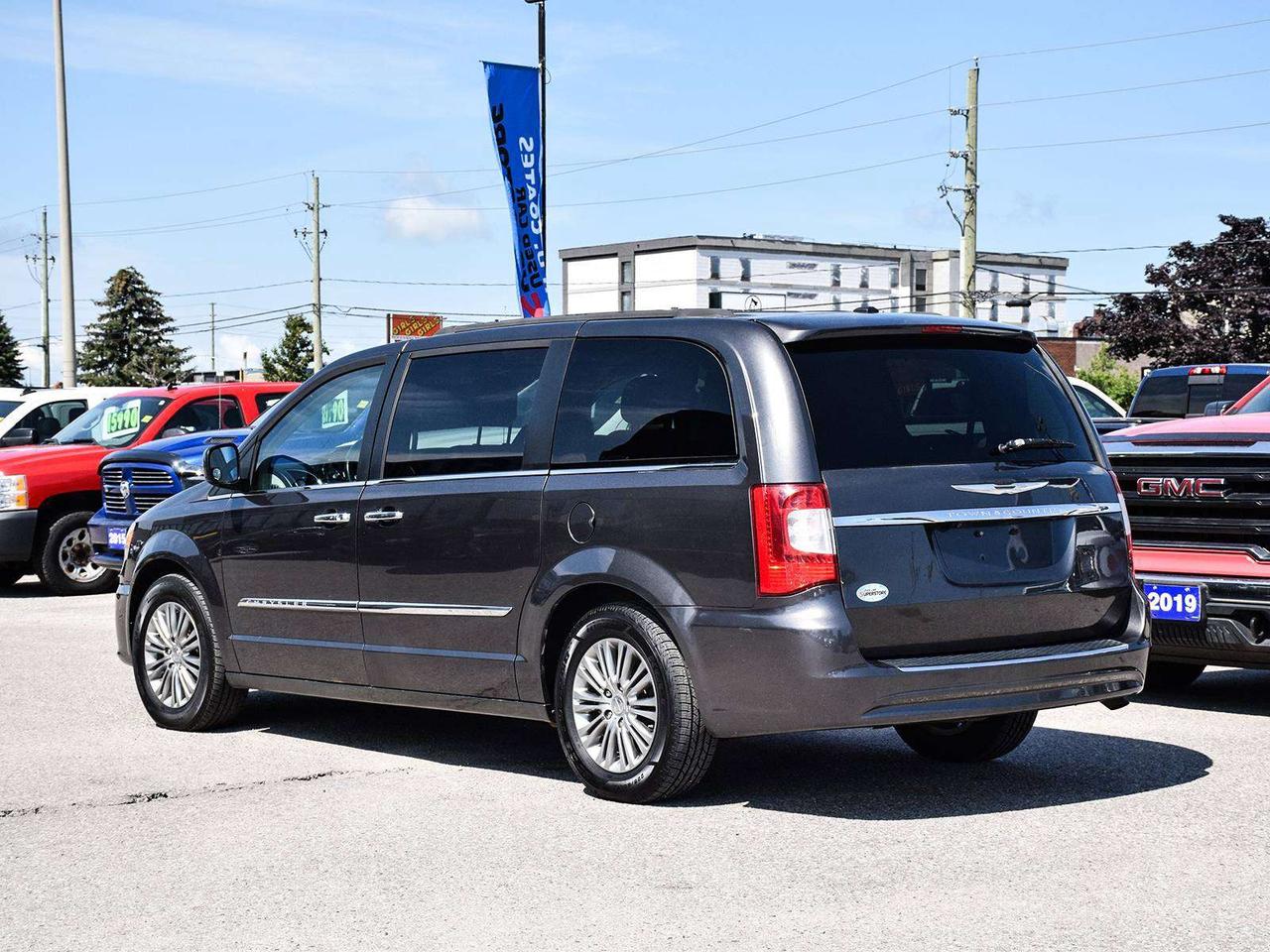 2016 Chrysler Town & Country Touring ~Nav ~Heated Leather ~Sunroof ~Alloys ~Cam Photo3