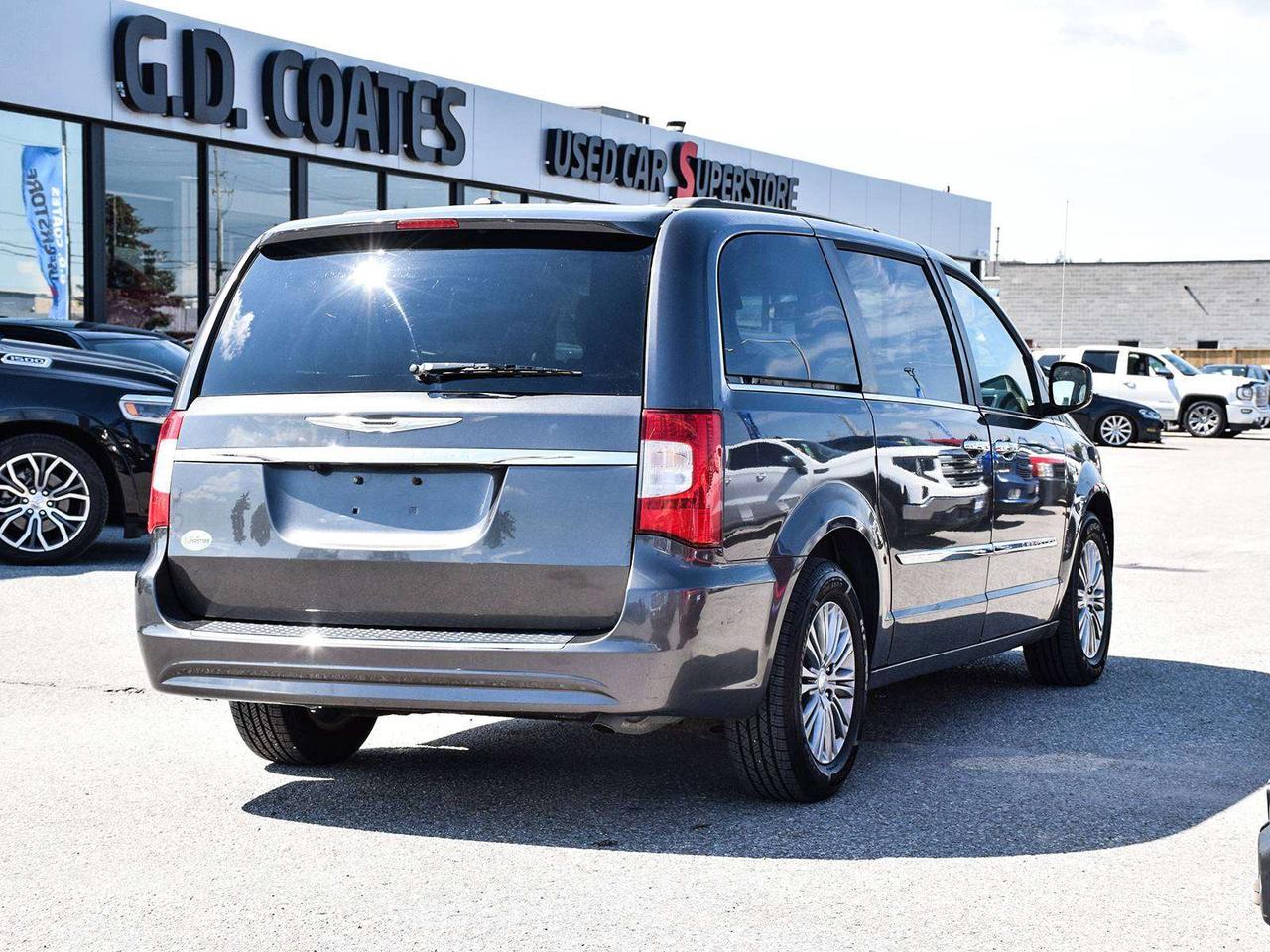 2016 Chrysler Town & Country Touring ~Nav ~Heated Leather ~Sunroof ~Alloys ~Cam Photo
