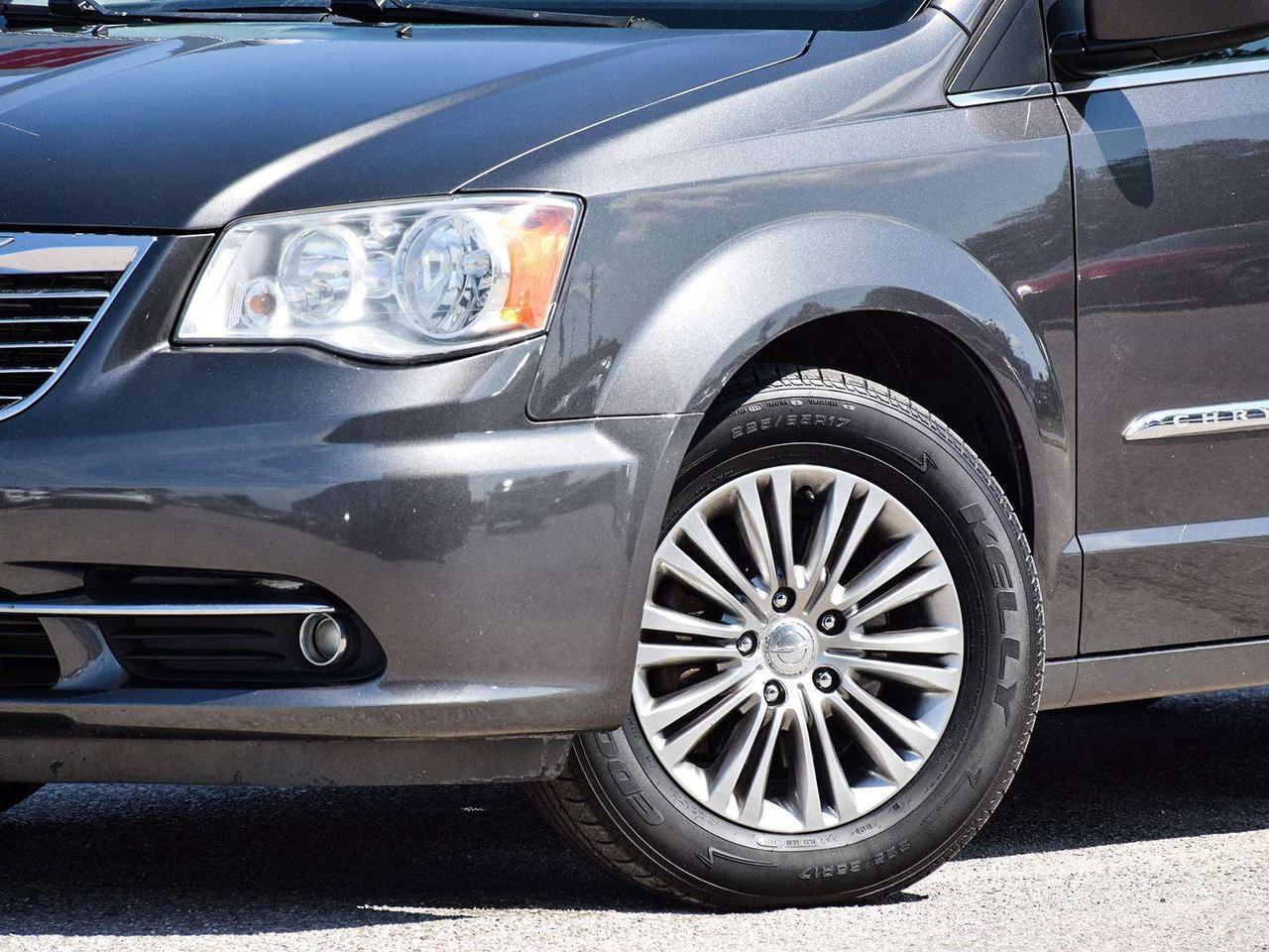 2016 Chrysler Town & Country Touring ~Nav ~Heated Leather ~Sunroof ~Alloys ~Cam Photo