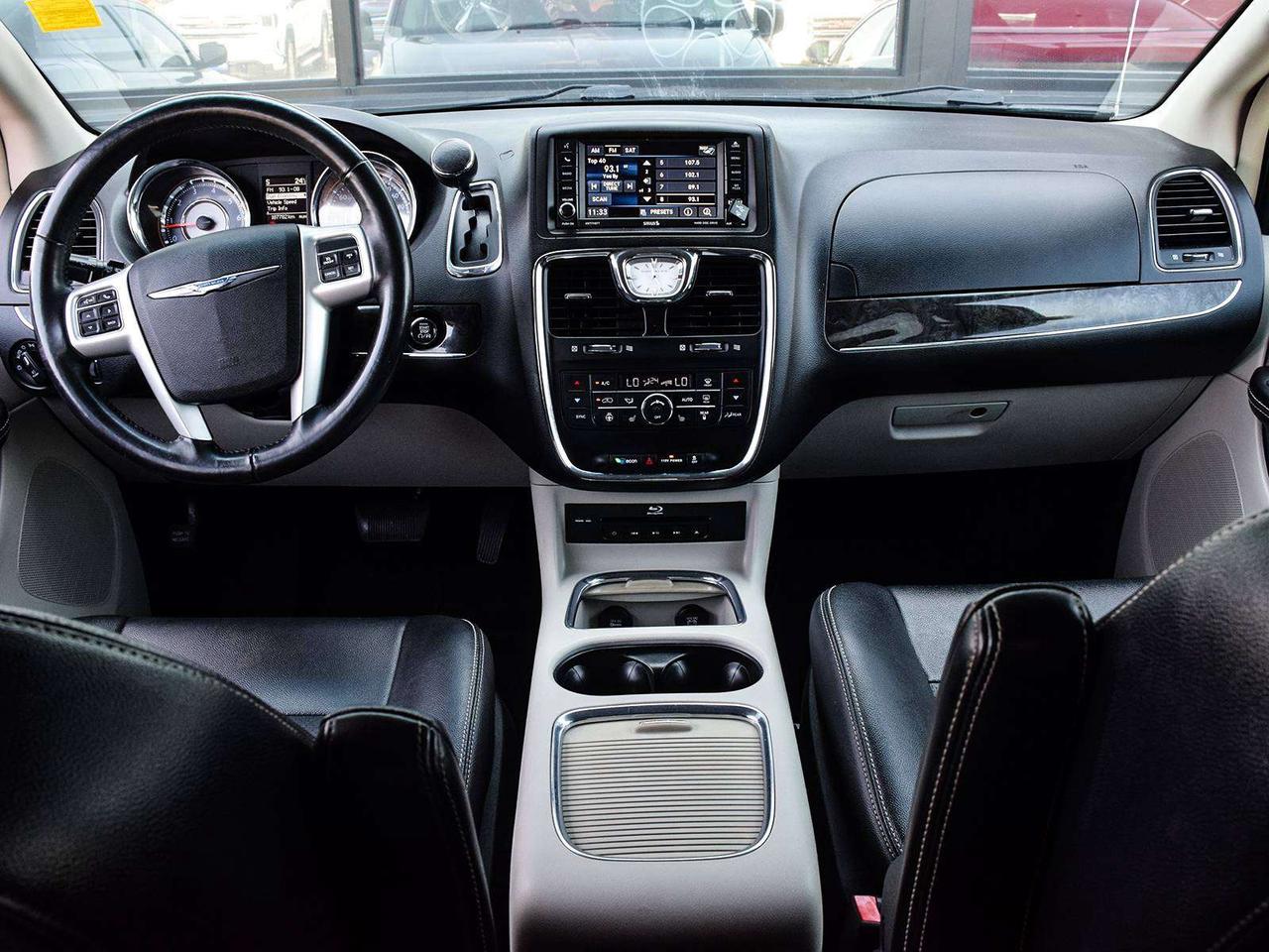 2016 Chrysler Town & Country Touring ~Nav ~Heated Leather ~Sunroof ~Alloys ~Cam Photo