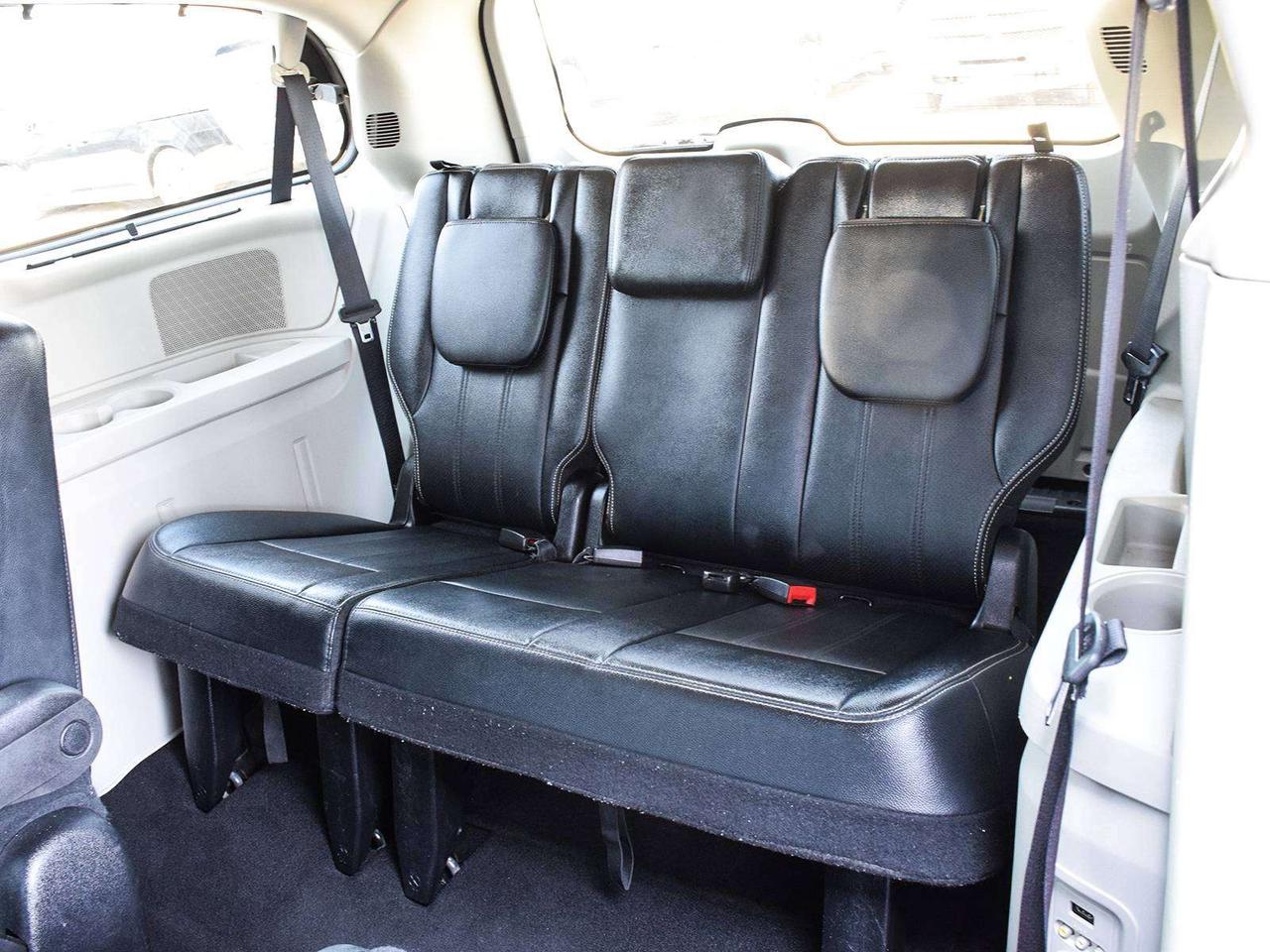 2016 Chrysler Town & Country Touring ~Nav ~Heated Leather ~Sunroof ~Alloys ~Cam Photo