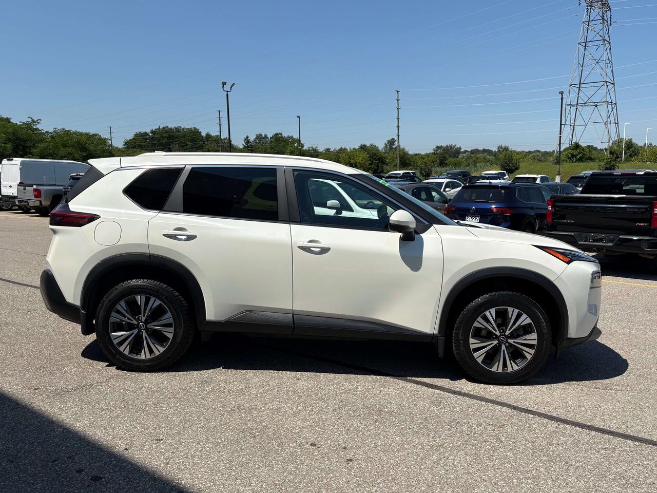 2023 Nissan Rogue SV Moonroof 1.5L AWD   Clean Carfax Photo3