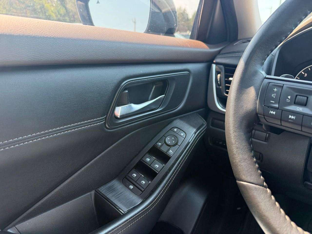 2023 Nissan Rogue ALL WEATHER MATS. PANORAMIC MOONROOF. LEATHER SEATING. FUEL EFFICIENT. CERTIFIED. Photo