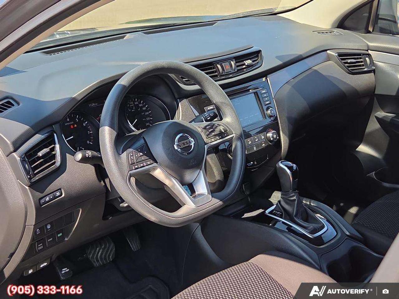 2023 Nissan Qashqai S Apple CarPlay & Android Auto • Heated Front Seats • Lane Assist • Rear Parking Sensors • SiriusXM® Satellite Radio Photo