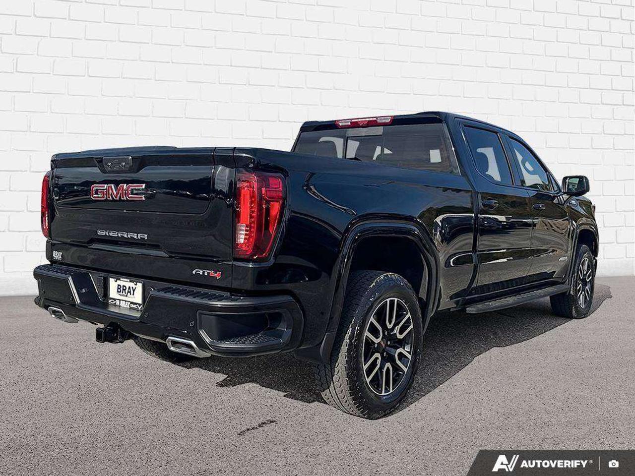 2026 GMC Sierra 1500 HEATED AND COOLED FRONT SEATS. HEATED REAR SEATS. TRAILER BRAKE CONTROLLER. HITCH GUIDANCE. LOADED. Photo