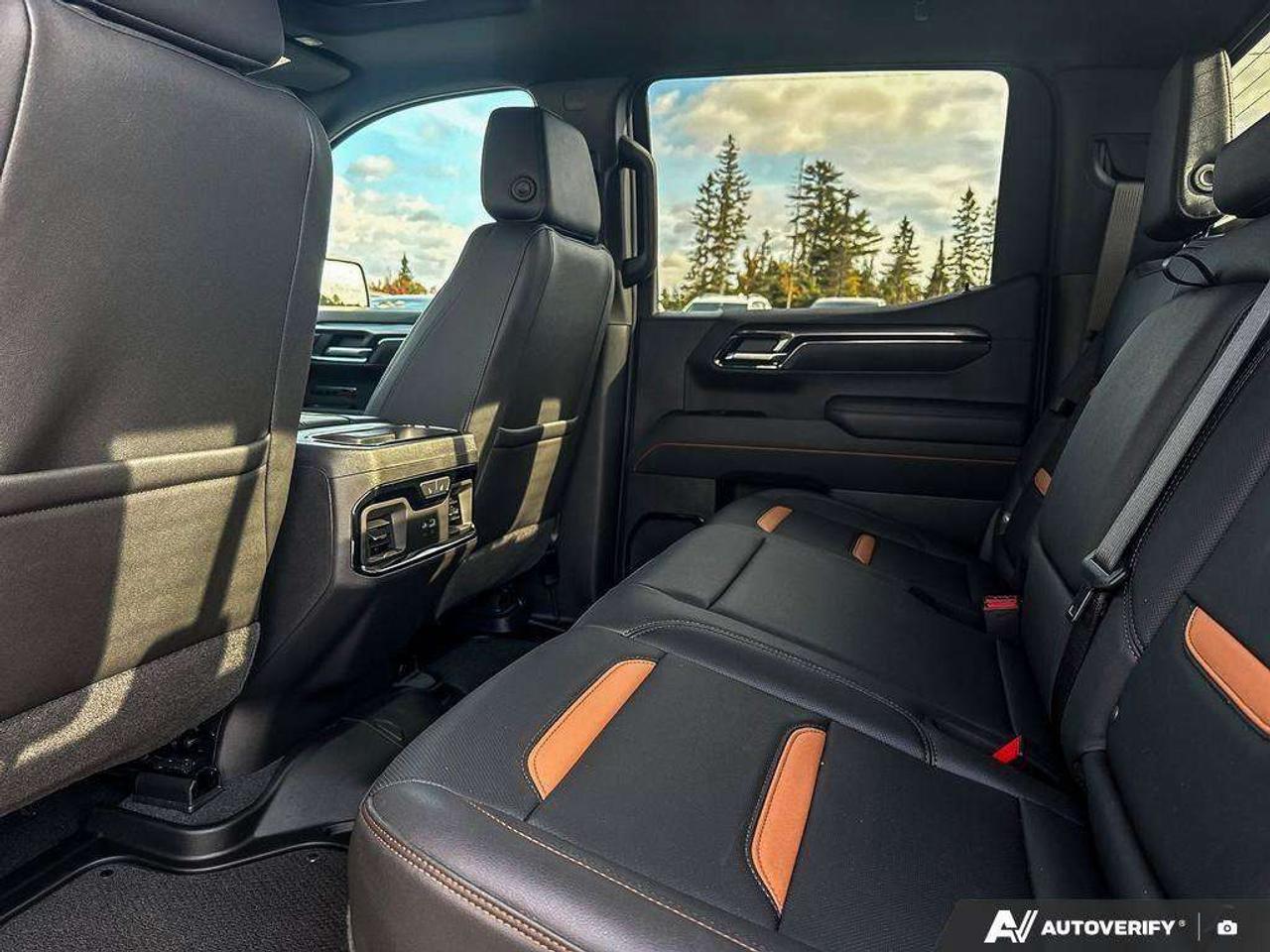 2026 GMC Sierra 1500 HEATED AND COOLED FRONT SEATS. HEATED REAR SEATS. TRAILER BRAKE CONTROLLER. HITCH GUIDANCE. LOADED. Photo