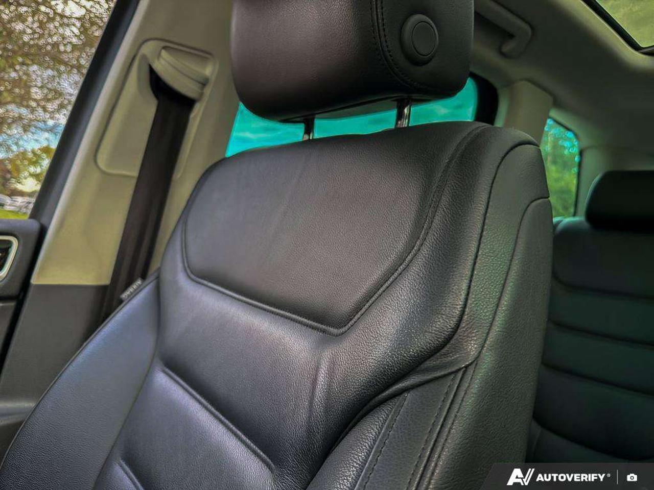 2016 Volkswagen Touareg  Photo