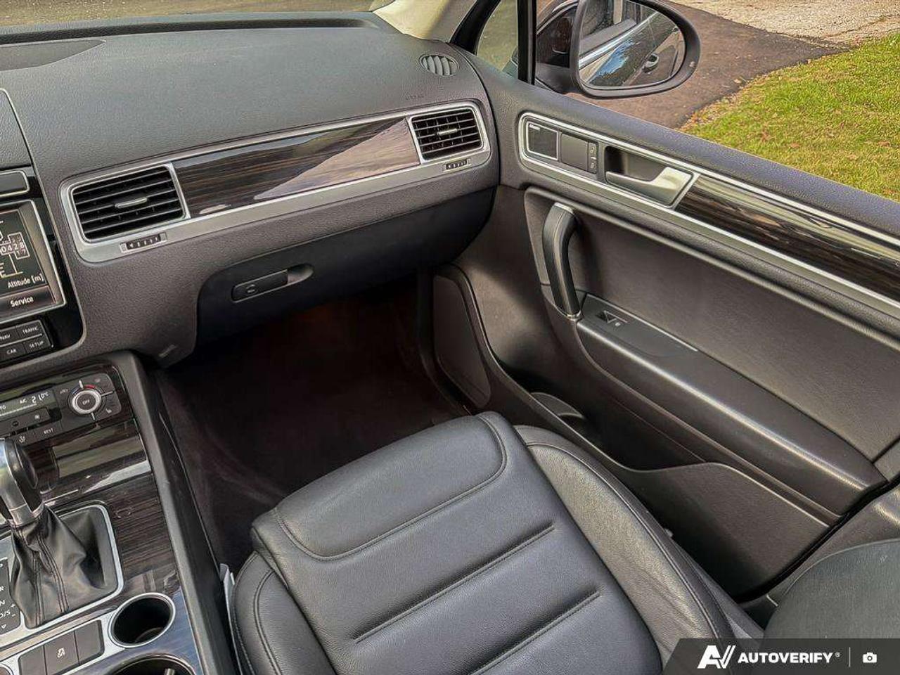 2016 Volkswagen Touareg  Photo