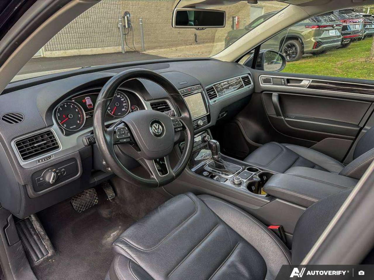 2016 Volkswagen Touareg  Photo