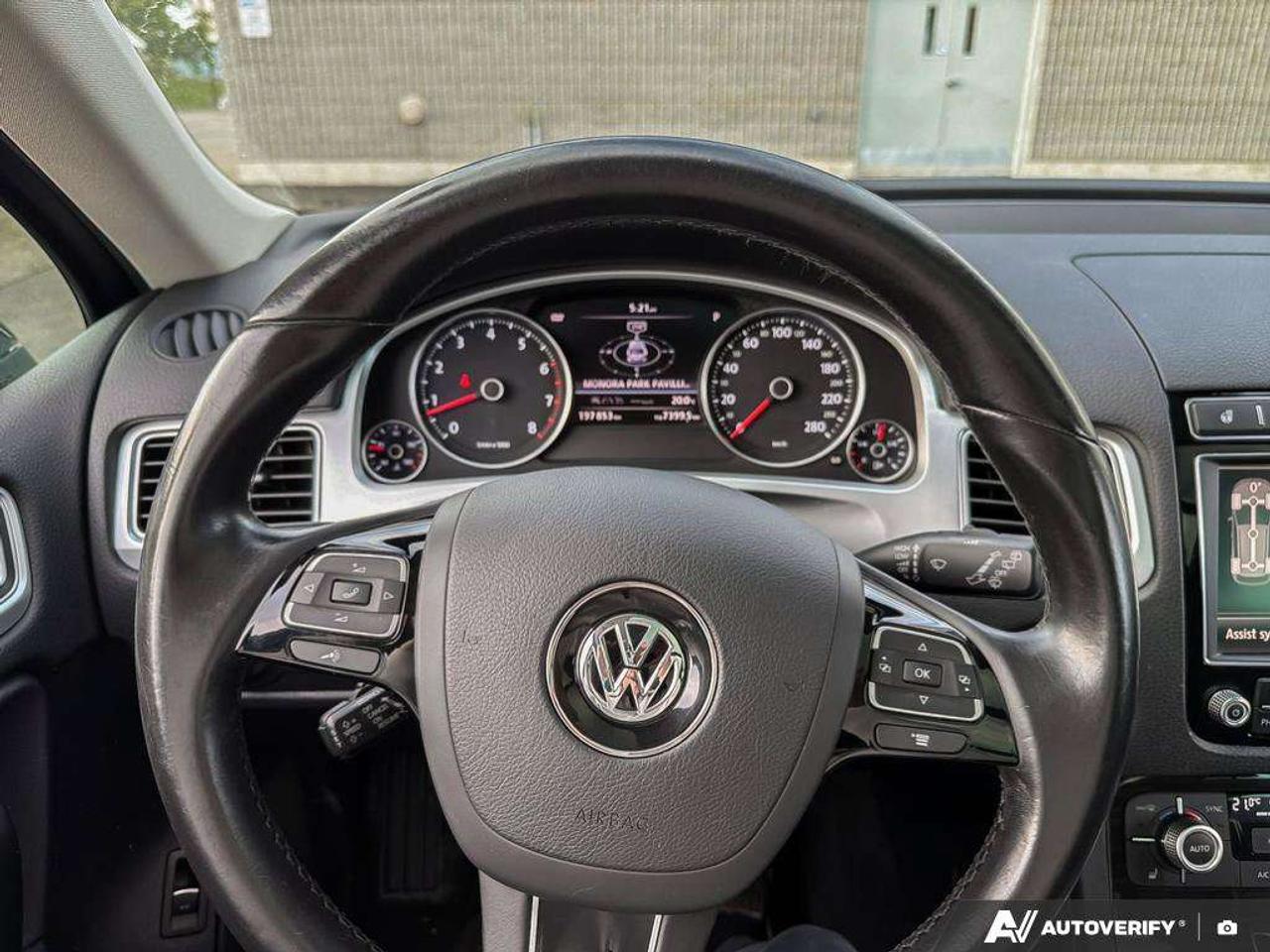 2016 Volkswagen Touareg  Photo