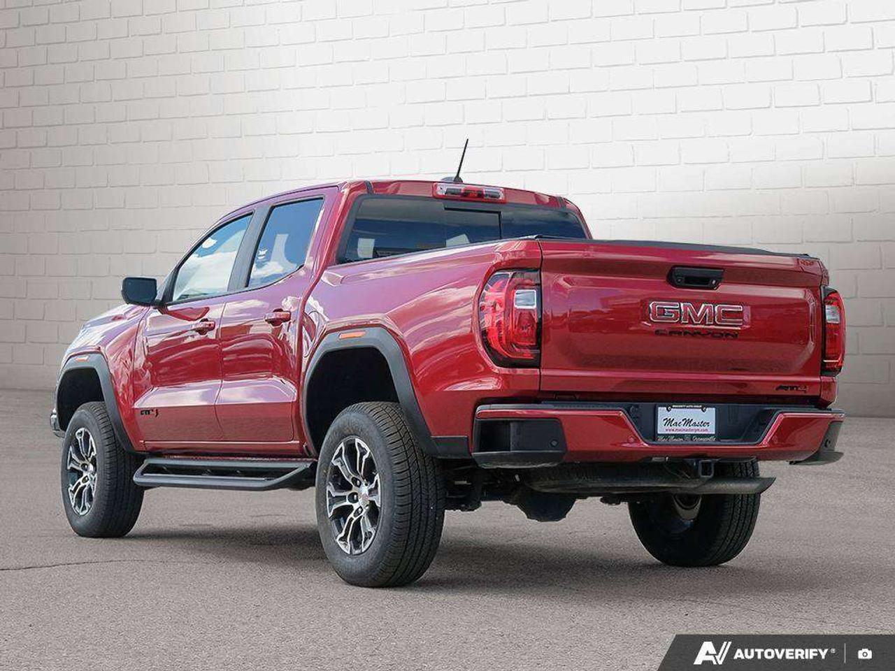 2024 GMC Canyon AT4, 2.7L 4-CYL, ALLOYS, LEATHER, SUNROOF, 1-OWNER, CERTIFIED PREOWNED! Photo