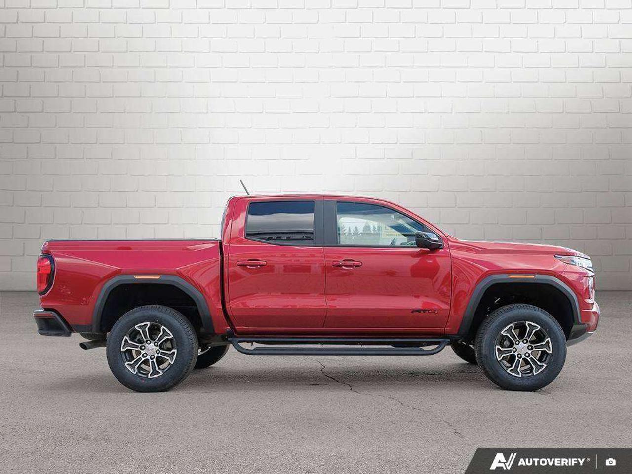 2024 GMC Canyon AT4, 2.7L 4-CYL, ALLOYS, LEATHER, SUNROOF, 1-OWNER, CERTIFIED PREOWNED! Photo