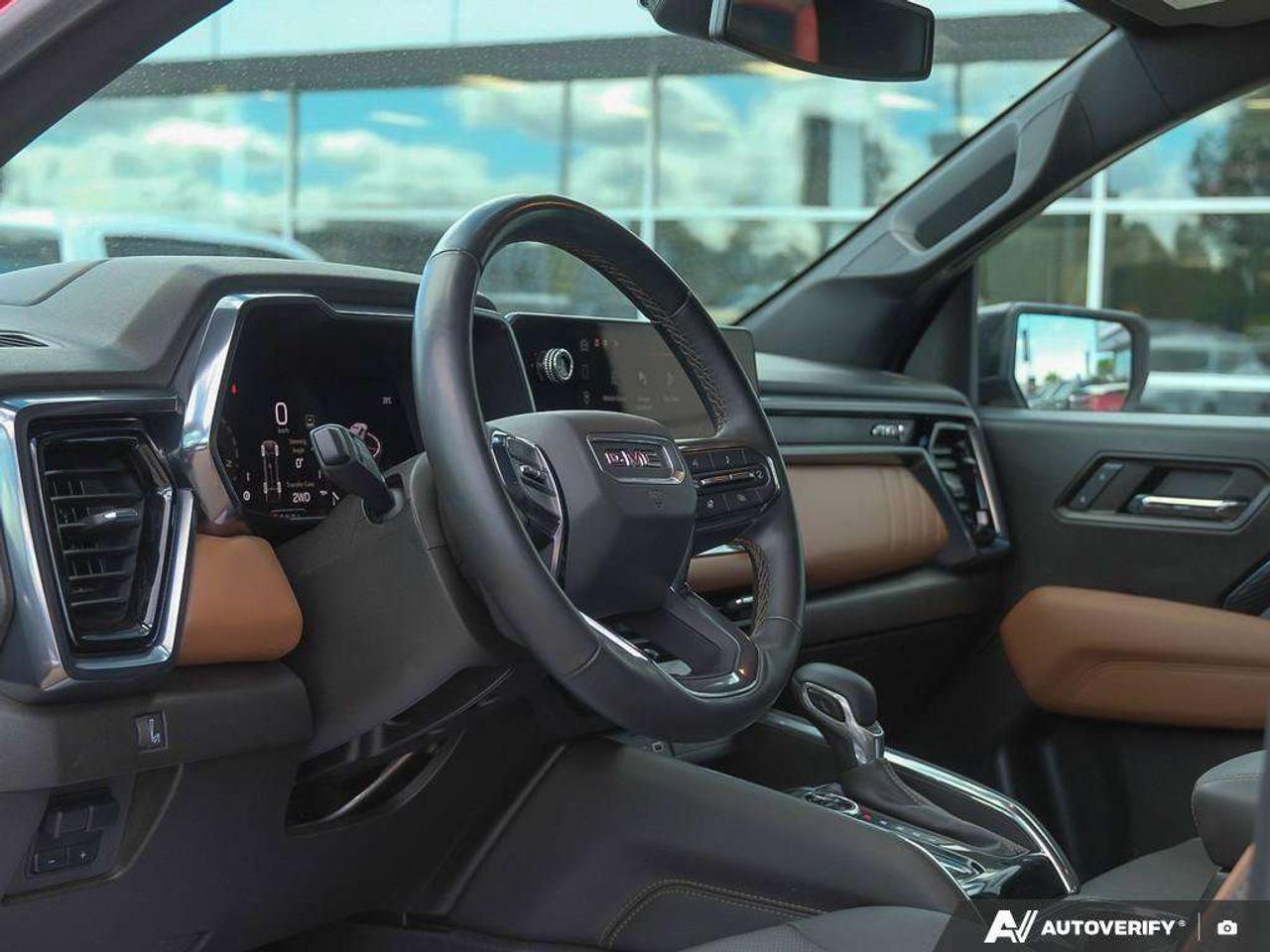 2024 GMC Canyon AT4, 2.7L 4-CYL, ALLOYS, LEATHER, SUNROOF, 1-OWNER, CERTIFIED PREOWNED! Photo
