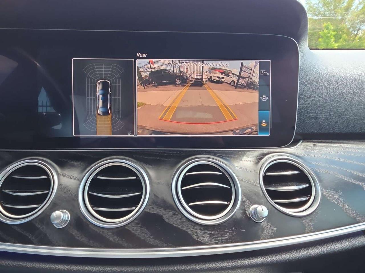 2019 Mercedes-Benz E-Class E 300 4MATIC AMG PKG * NO ACCIDENTS / BURMESTER SOUND / AMBIENT LIGHTING Photo