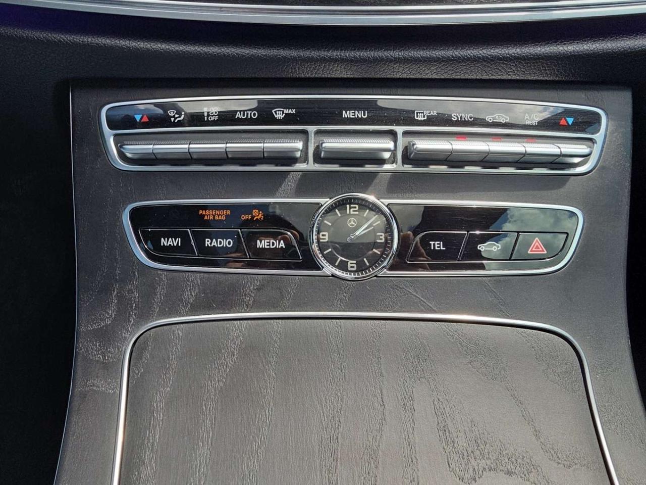 2019 Mercedes-Benz E-Class E 300 4MATIC AMG PKG * NO ACCIDENTS / BURMESTER SOUND / AMBIENT LIGHTING Photo