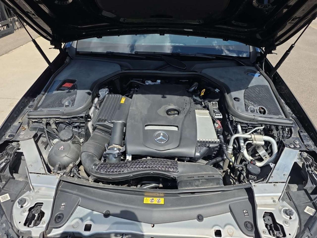 2019 Mercedes-Benz E-Class E 300 4MATIC AMG PKG * NO ACCIDENTS / BURMESTER SOUND / AMBIENT LIGHTING Photo