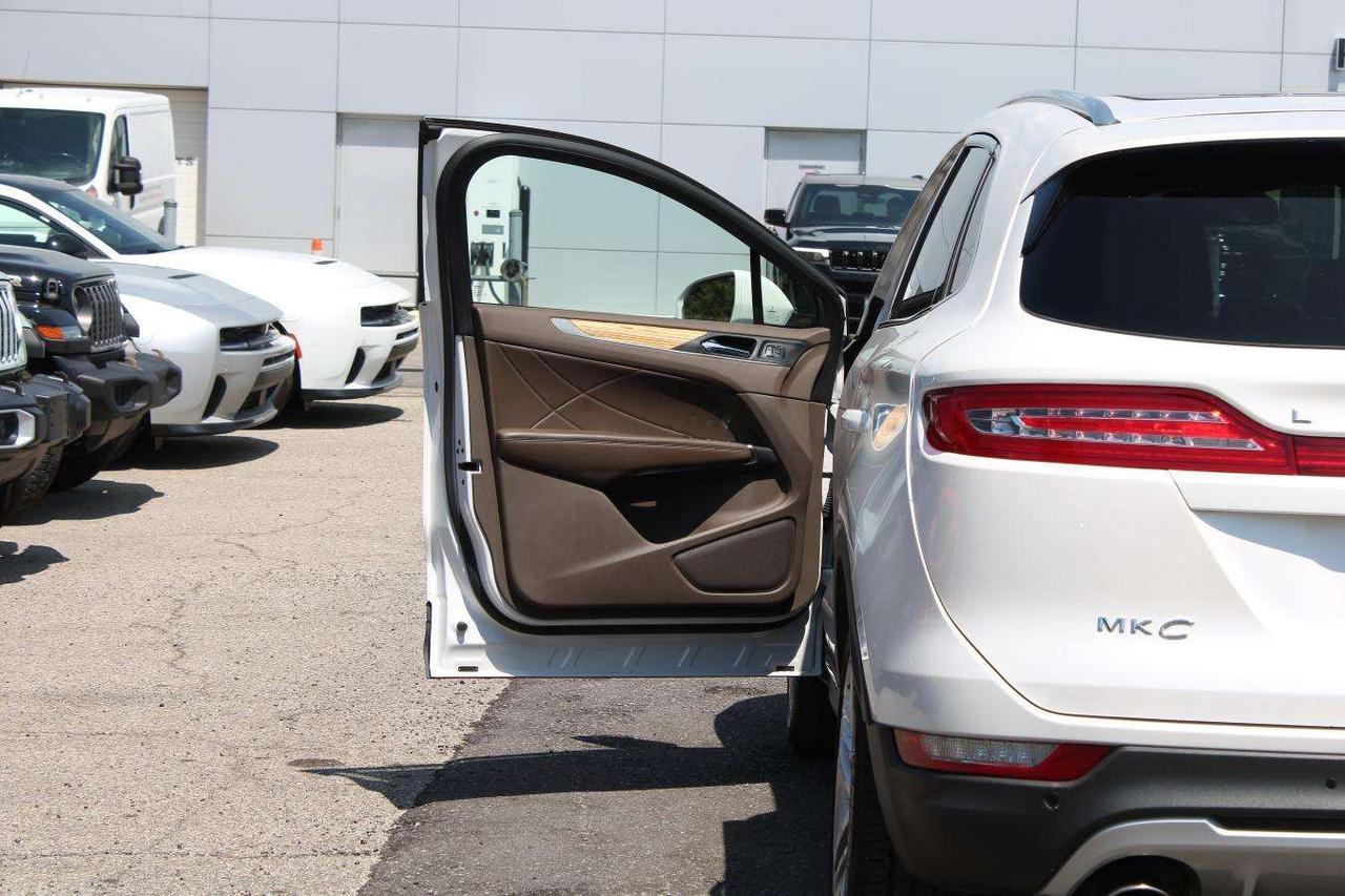 2015 Lincoln MKC AWD  Gps SiriusXM ReverseCamera Moonroof HtdSeats Photo