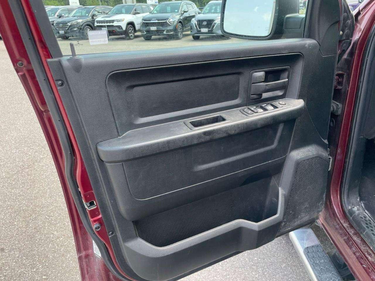 2017 RAM 1500 5.7 L HEMI   4X4   BACK UP CAM Photo