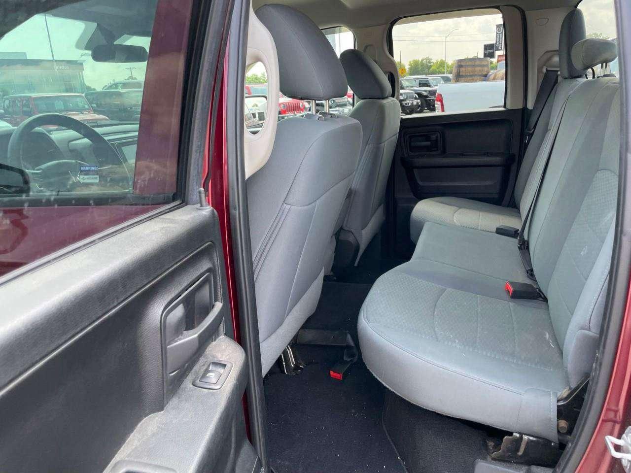 2017 RAM 1500 5.7 L HEMI   4X4   BACK UP CAM Photo