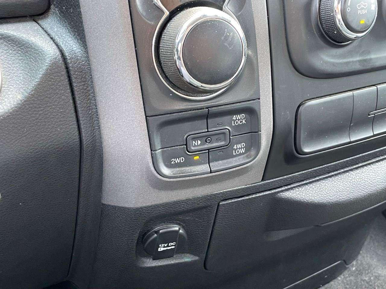 2017 RAM 1500 5.7 L HEMI   4X4   BACK UP CAM Photo