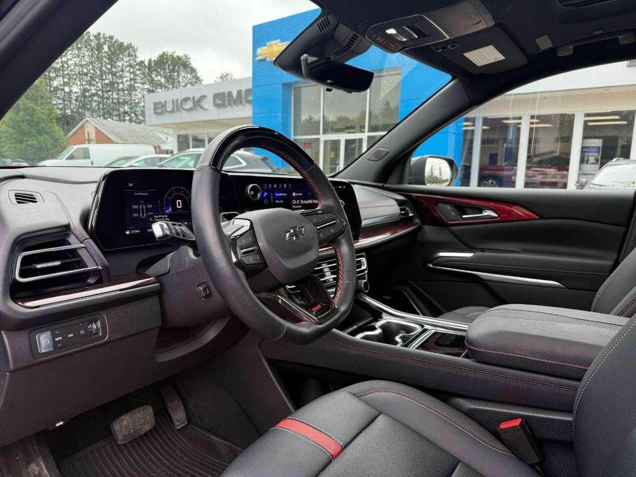 2026 Chevrolet Traverse SUPER CRUISE HANDS FREE DRIVING. TRAILERING PKG. 7 PASSENGER SEATING. LOADED. LEASE RETURN. Photo