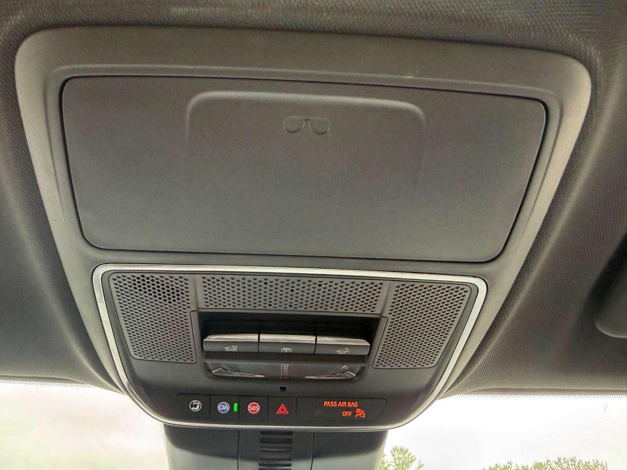 2026 Chevrolet Traverse SUPER CRUISE HANDS FREE DRIVING. TRAILERING PKG. 7 PASSENGER SEATING. LOADED. LEASE RETURN. Photo