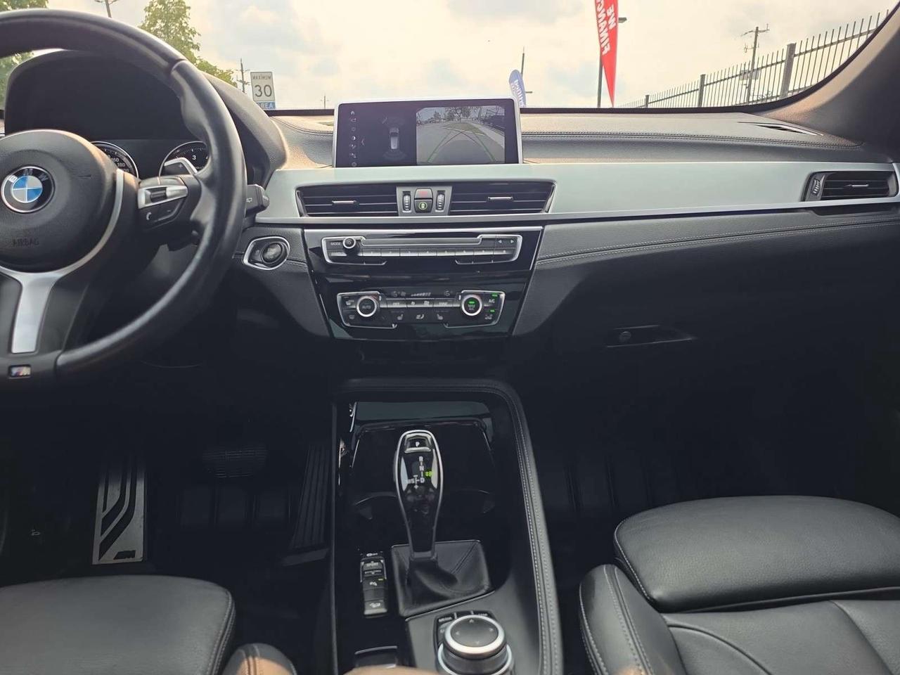 2022 BMW X1 xDrive28i M-Sport * NO ACCIDENTS / CARPLAY / PANORAMIC / AMBIENT LIGHTING Photo