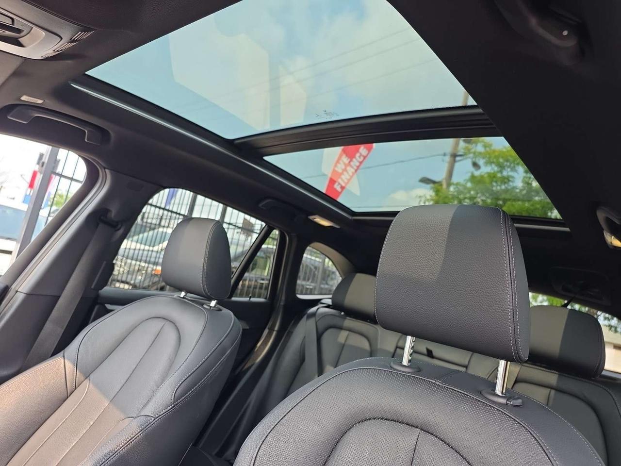 2022 BMW X1 xDrive28i M-Sport * NO ACCIDENTS / CARPLAY / PANORAMIC / AMBIENT LIGHTING Photo