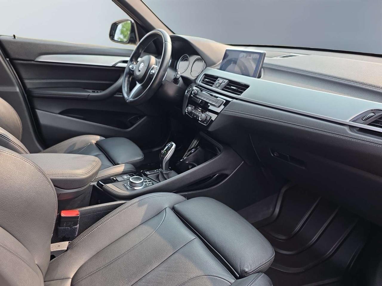 2022 BMW X1 xDrive28i M-Sport * NO ACCIDENTS / CARPLAY / PANORAMIC / AMBIENT LIGHTING Photo