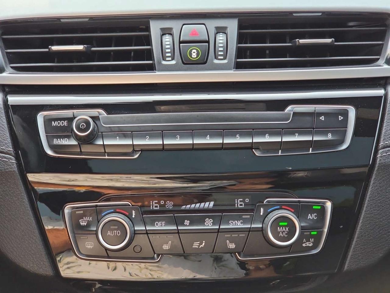 2022 BMW X1 xDrive28i M-Sport * NO ACCIDENTS / CARPLAY / PANORAMIC / AMBIENT LIGHTING Photo