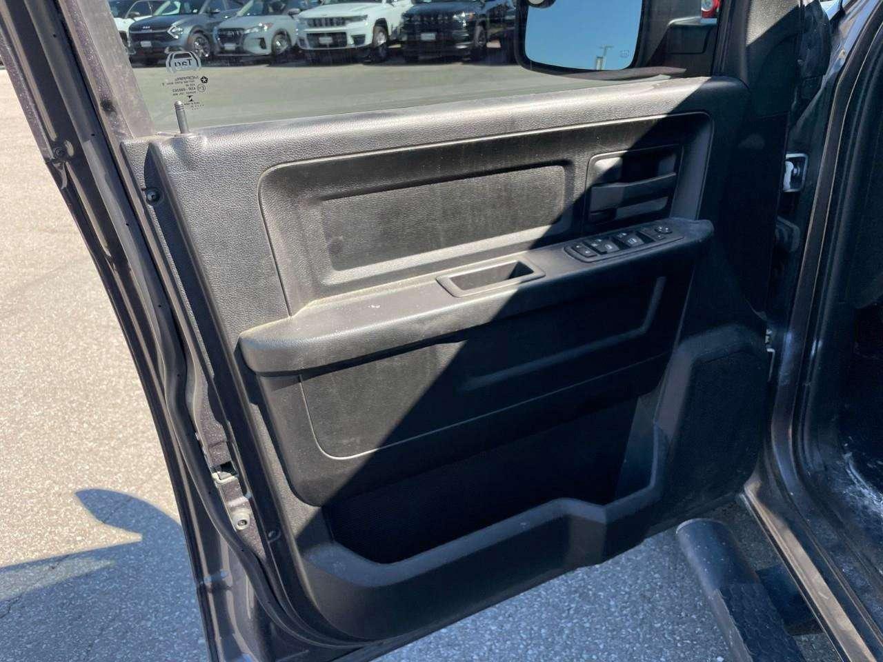 2022 RAM 1500 CLEAN CARFAX   5.7 L HEMI   HTD SEATS Photo