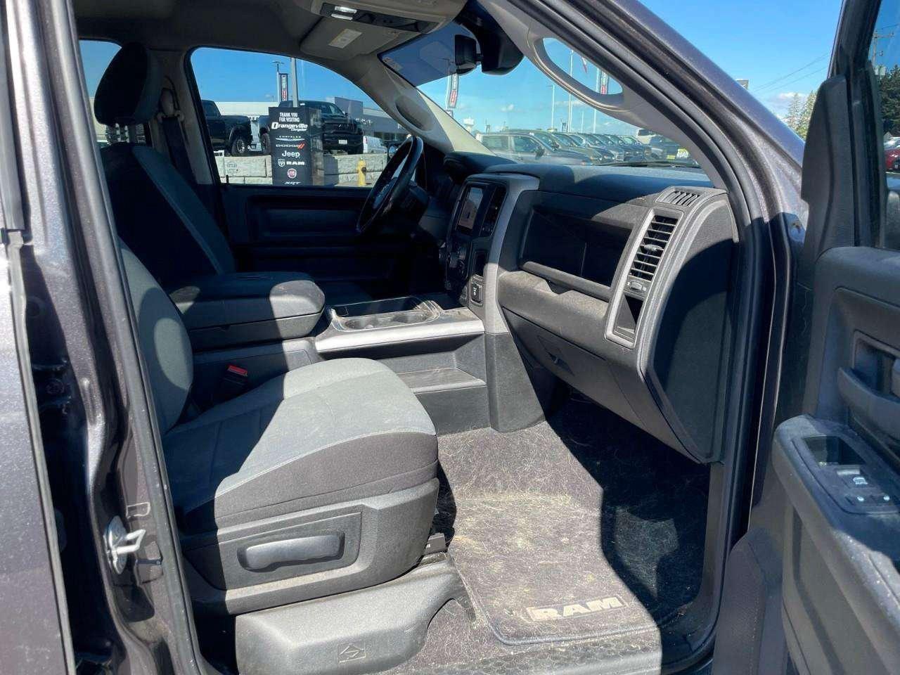 2022 RAM 1500 CLEAN CARFAX   5.7 L HEMI   HTD SEATS Photo