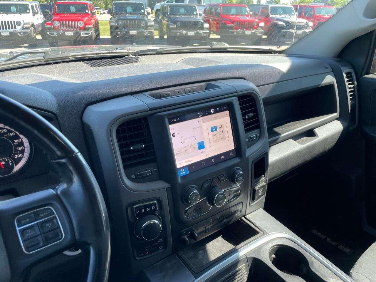 2022 RAM 1500 CLEAN CARFAX   5.7 L HEMI   HTD SEATS Photo