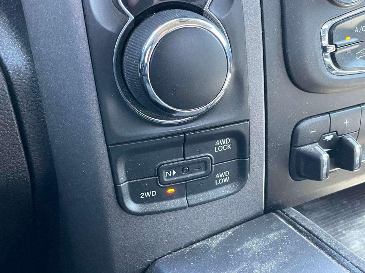 2022 RAM 1500 CLEAN CARFAX   5.7 L HEMI   HTD SEATS Photo