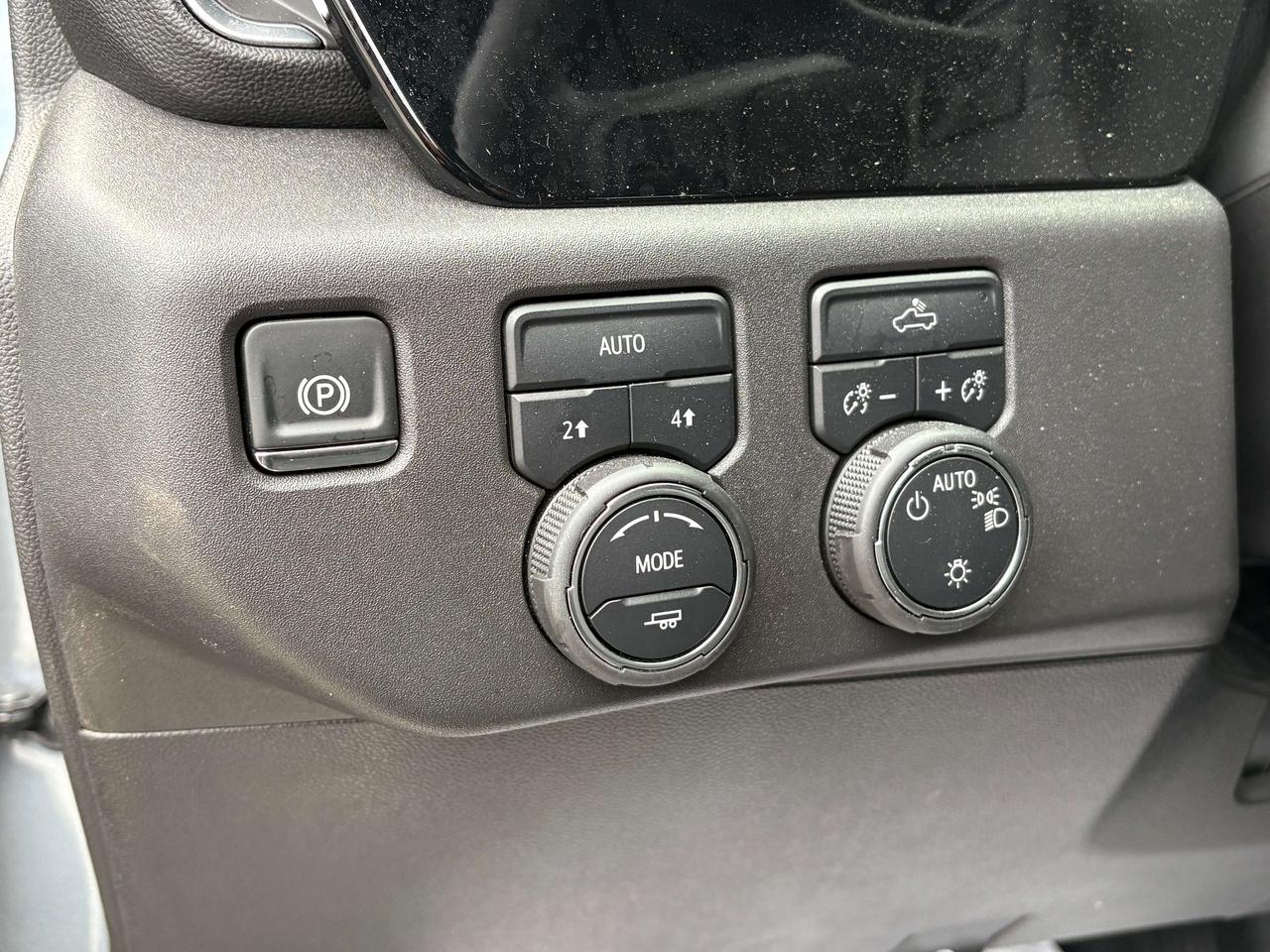2025 Chevrolet Silverado 1500 LT 4x4 Crew Cab   3.0L Diesel   Nav.   Leather Photo
