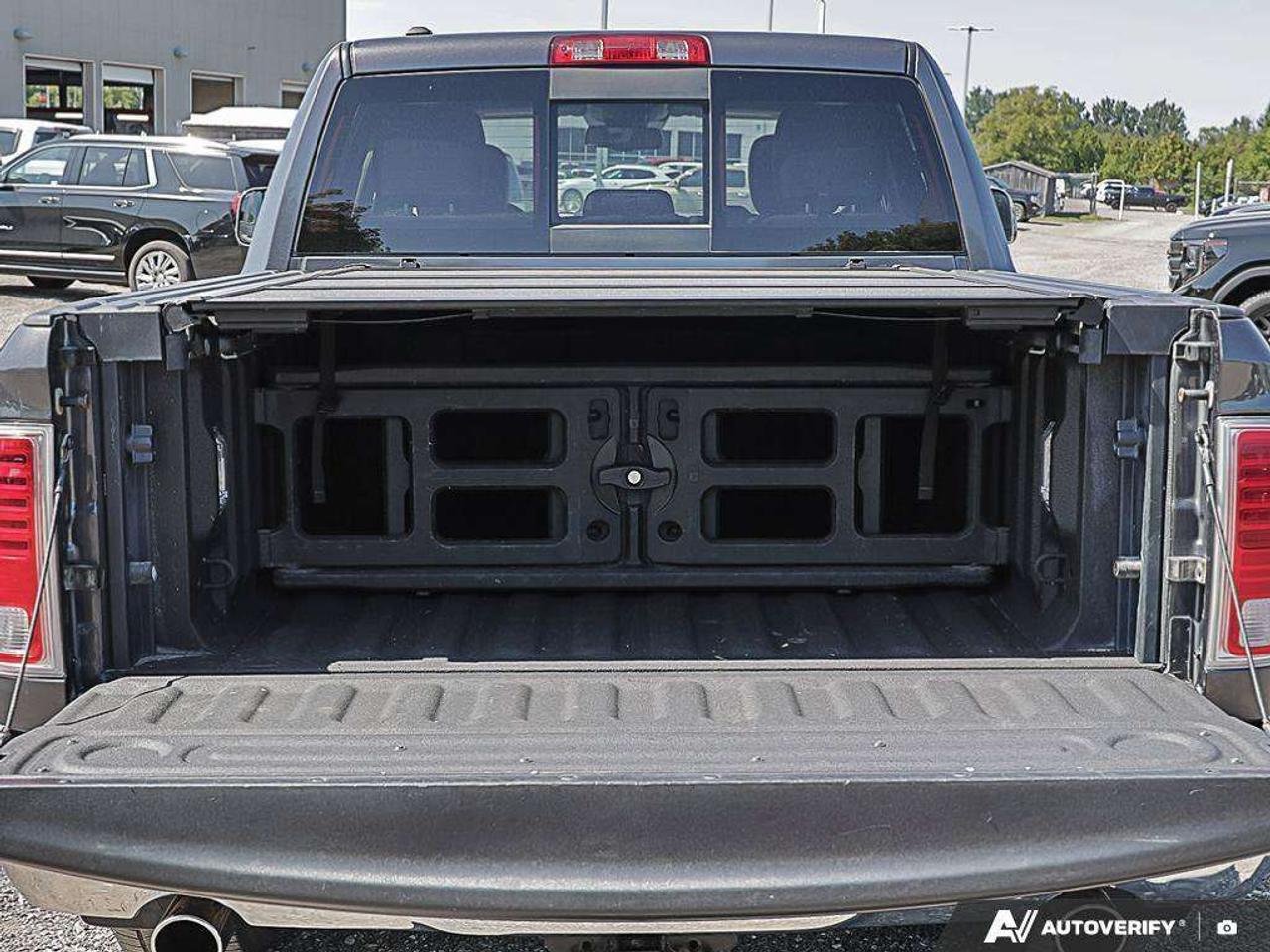 2016 RAM 1500 LONGHORN, 5.7L HEMI V8, 4X4, ALLOYS, LEATHER, RAM BOX, ALPINE, LOW KMS, 2-OWNERS, AS-TRADED CERTIFIED! Photo