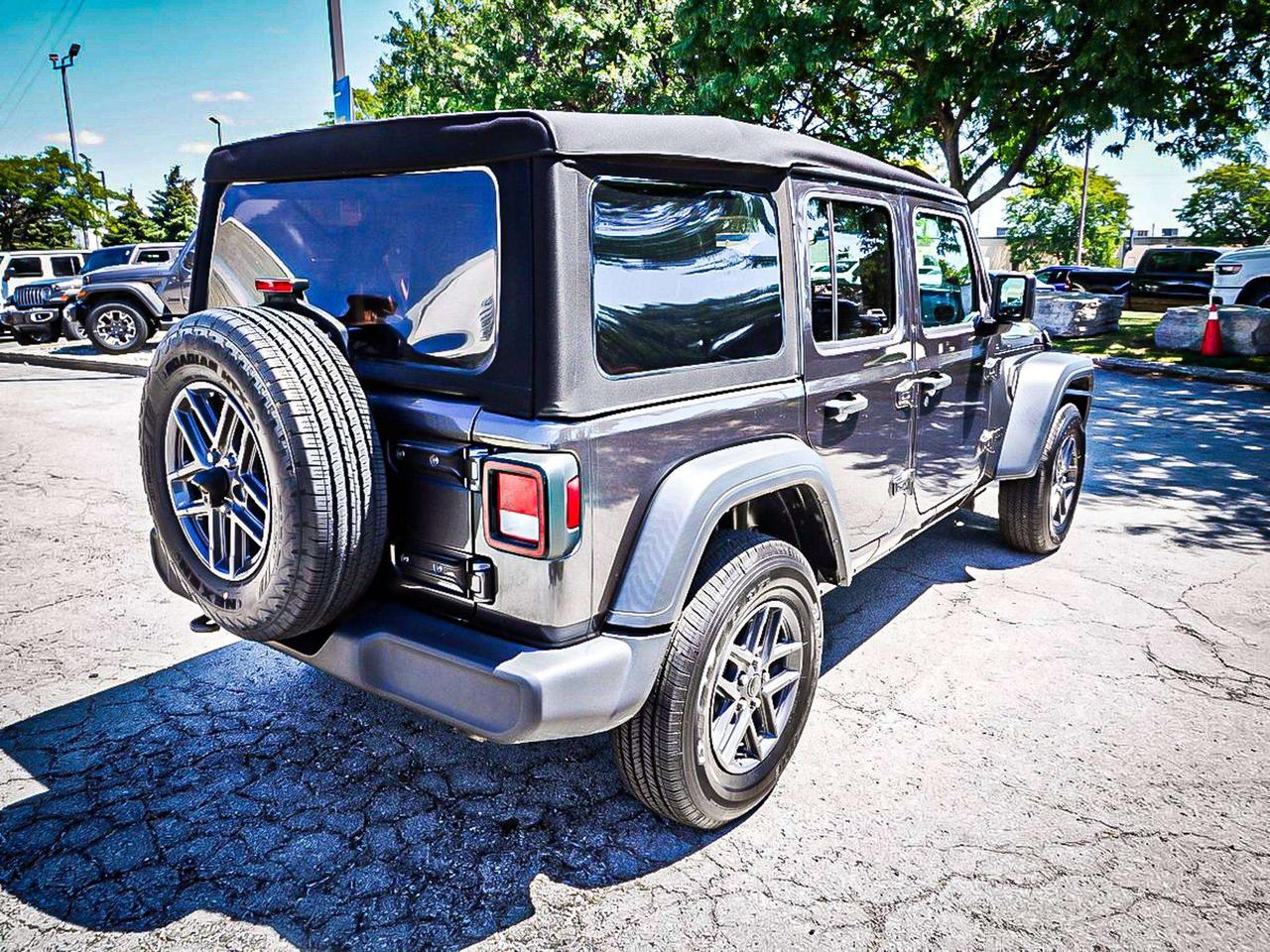 2024 Jeep Wrangler  Photo