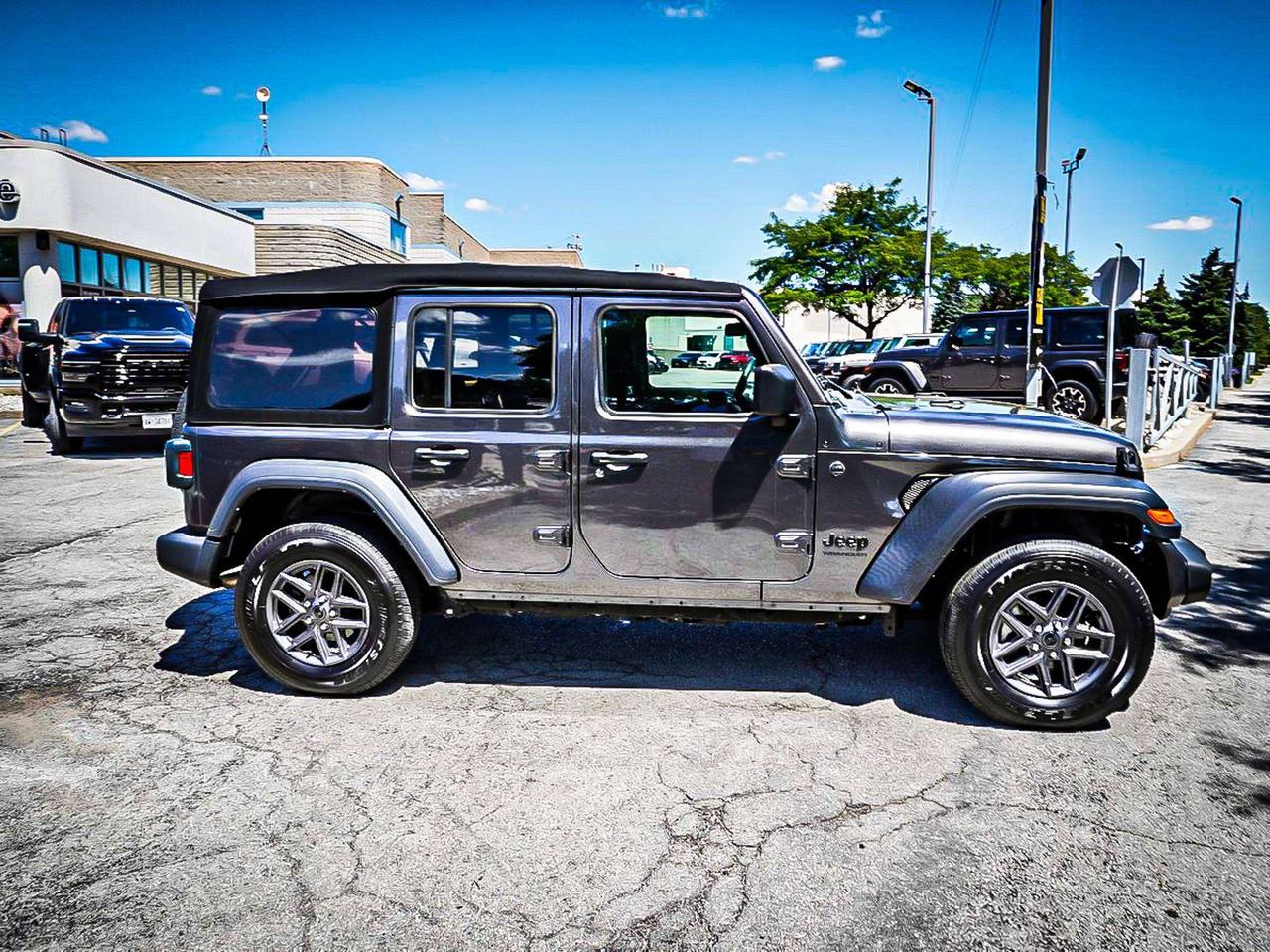 2024 Jeep Wrangler  Photo