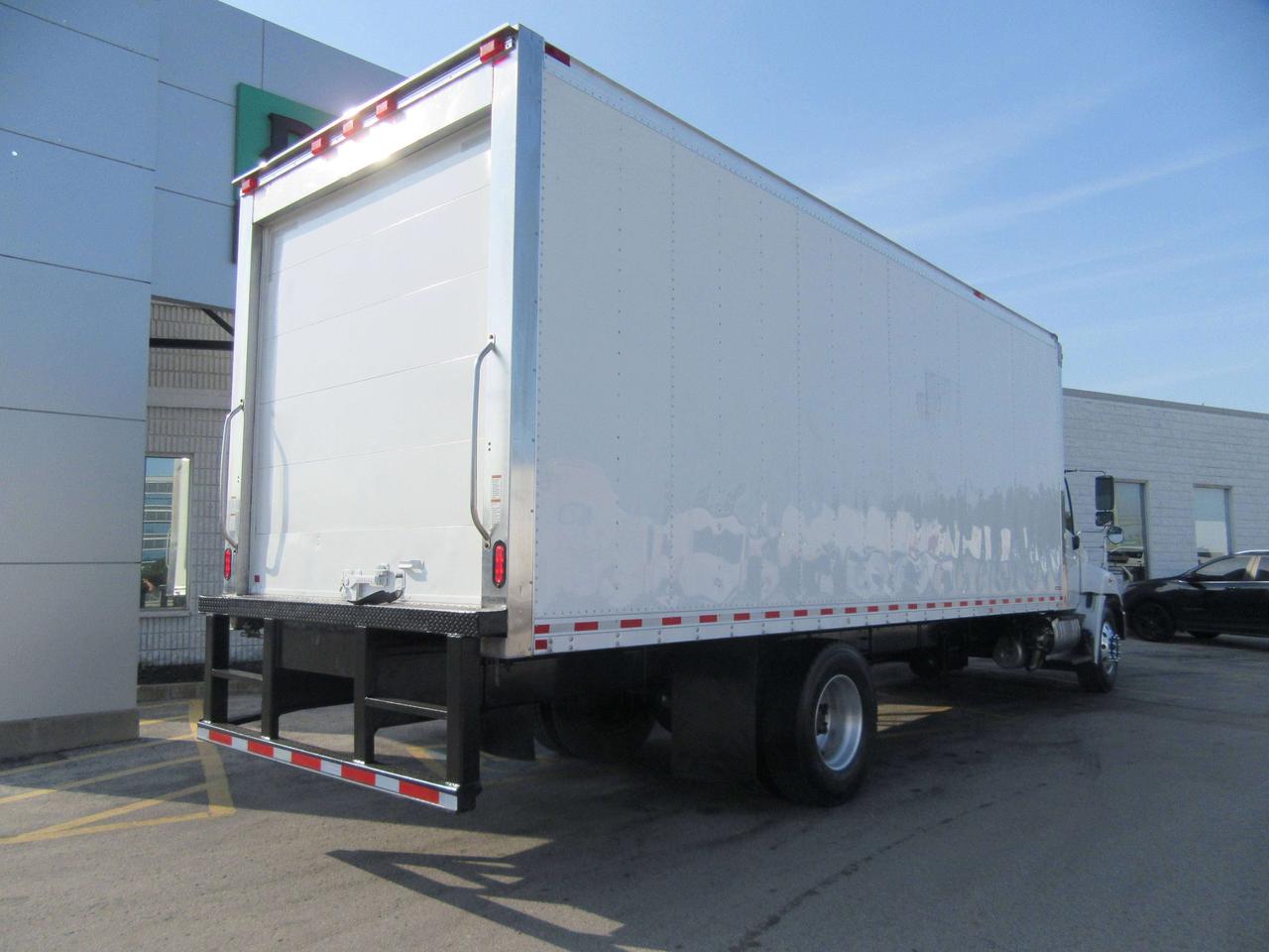 2019 Hino 338 DIESEL 24FT REEFER BOX WITH THERMO KING REEFER Photo2