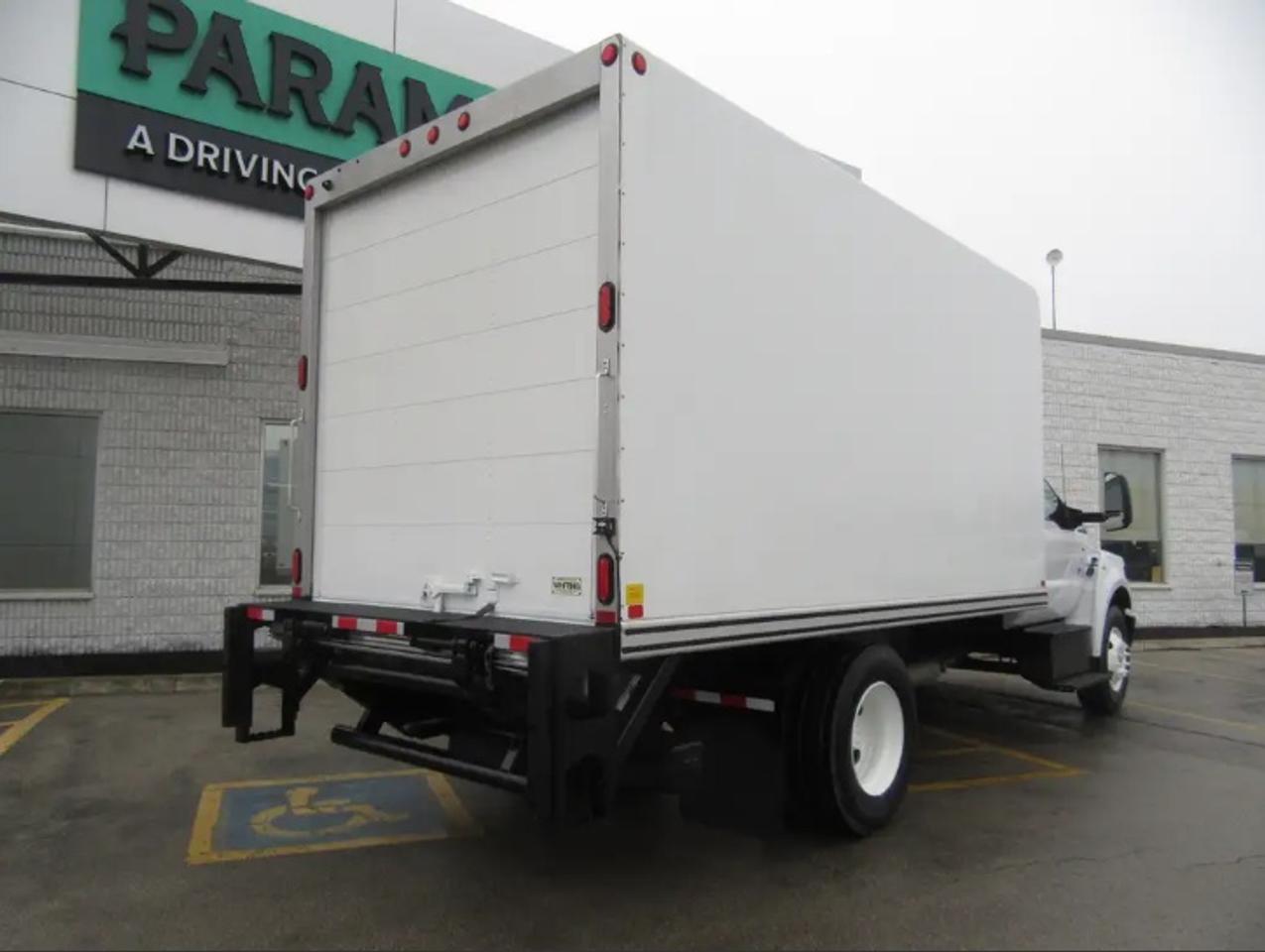 2023 Ford F-650 16FT UNICELL BOX POWER LIFTGATE Photo