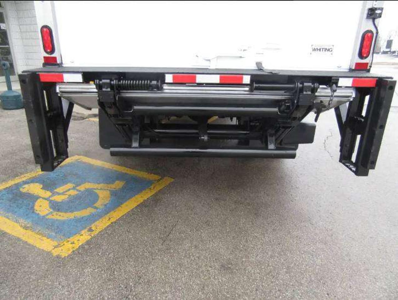 2023 Ford F-650 16FT UNICELL BOX POWER LIFTGATE Photo