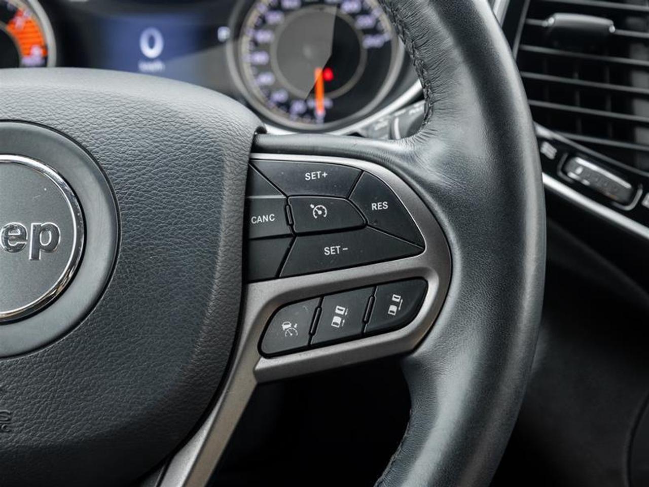 2020 Jeep Cherokee Overland 4dr 4x4 Photo